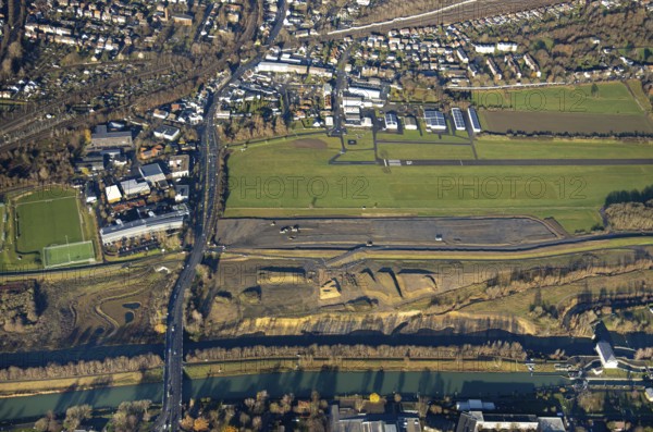 Aerial photo, Hamm-Lippewiesen airfield, Lippe reconstruction, Hamm on the water, Datteln-Hamm canal, canal edge, Heessen, Hamm, Ruhr area, North Rhine-Westphalia, Germany, DE, Europe, birds-eyes view, aerial photo, aerial photography, aerial photography, overview, overview, bird's eye view, LSC-Hamm, Luftsportclub Hamm e.V., EDLH, Kläranlage Lippeverband, runway, runway, general aviation, general aviation, special landing strip
