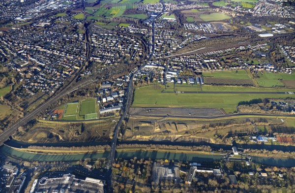 Aerial photo, Hamm-Lippewiesen airfield, Lippe reconstruction, Hamm on the water, Datteln-Hamm canal, canal edge, Heessen, Hamm, Ruhr area, North Rhine-Westphalia, Germany, DE, Europe, birds-eyes view, aerial photo, aerial photography, aerial photography, overview, overview, bird's eye view, LSC-Hamm, Luftsportclub Hamm e.V., EDLH, Kläranlage Lippeverband, runway, runway, general aviation, general aviation, special landing strip
