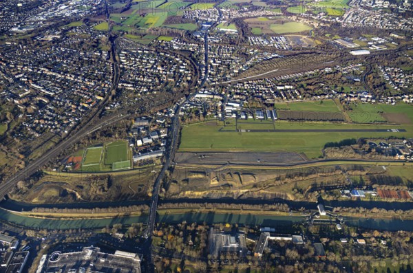 Aerial photo, Hamm-Lippewiesen airfield, Lippe reconstruction, Hamm on the water, Datteln-Hamm canal, canal edge, Heessen, Hamm, Ruhr area, North Rhine-Westphalia, Germany, DE, Europe, birds-eyes view, aerial photo, aerial photography, aerial photography, overview, overview, bird's eye view, LSC-Hamm, Luftsportclub Hamm e.V., EDLH, Kläranlage Lippeverband, runway, runway, general aviation, general aviation, special landing strip