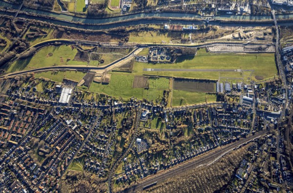 Aerial photo, Hamm-Lippewiesen airfield, Lippe reconstruction, Hamm on the water, Datteln-Hamm canal, canal edge, Heessen, Hamm, Ruhr area, North Rhine-Westphalia, Germany, DE, Europe, birds-eyes view, aerial photo, aerial photography, aerial photography, overview, overview, bird's eye view, LSC-Hamm, Luftsportclub Hamm e.V., EDLH, Kläranlage Lippeverband, runway, runway, general aviation, general aviation, special landing strip
