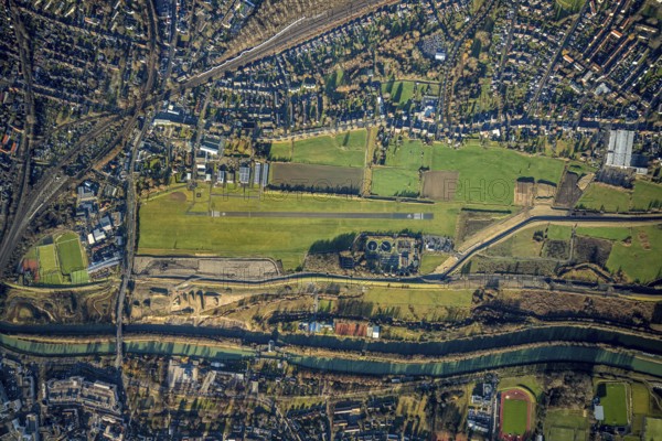 Aerial photo, Hamm-Lippewiesen airfield, Lippe reconstruction, Hamm on the water, Datteln-Hamm canal, canal edge, Heessen, Hamm, Ruhr area, North Rhine-Westphalia, Germany, DE, Europe, birds-eyes view, aerial photo, aerial photography, aerial photography, overview, overview, bird's eye view, LSC-Hamm, Luftsportclub Hamm e.V., EDLH, Kläranlage Lippeverband, runway, runway, general aviation, general aviation, special landing strip