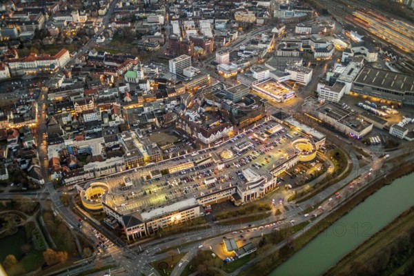 Aerial view, twilight view of Hamm, shopping centre Alleecenter Hamm, ECE, Mitte, Hamm, Ruhr area, North Rhine-Westphalia, Germany, DE, Europe, birds-eyes view, aerial view, aerial photography, aerial photography, overview, bird's eye view, night view, twilight view, Hamm at night