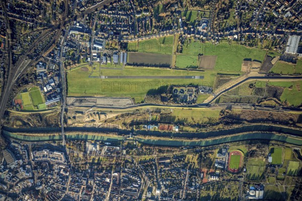 Aerial photo, Hamm-Lippewiesen airfield, Lippe reconstruction, Hamm on the water, Datteln-Hamm canal, canal edge, Heessen, Hamm, Ruhr area, North Rhine-Westphalia, Germany, DE, Europe, birds-eyes view, aerial photo, aerial photography, aerial photography, overview, overview, bird's eye view, LSC-Hamm, Luftsportclub Hamm e.V., EDLH, Kläranlage Lippeverband, runway, runway, general aviation, general aviation, special landing strip