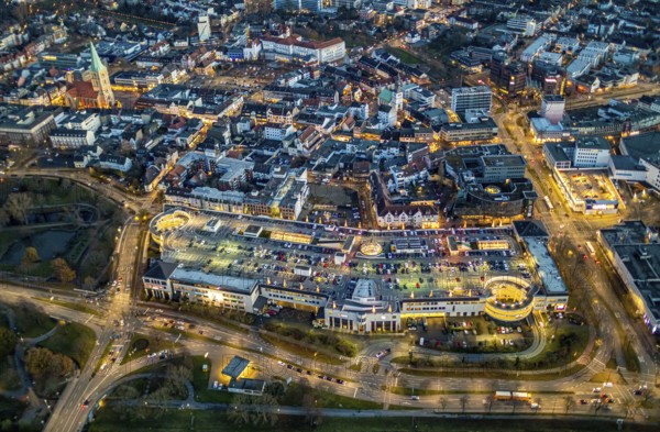 Aerial view, night view of Alleecenter, ECE, shopping centre, city centre Hamm, Mitte, Hamm, Ruhr area, North Rhine-Westphalia, Germany, DE, Europe, birds-eyes view, aerial photography, aerial photography, overview, bird's eye view, parking deck, night shot, twilight shot, Hamm at night