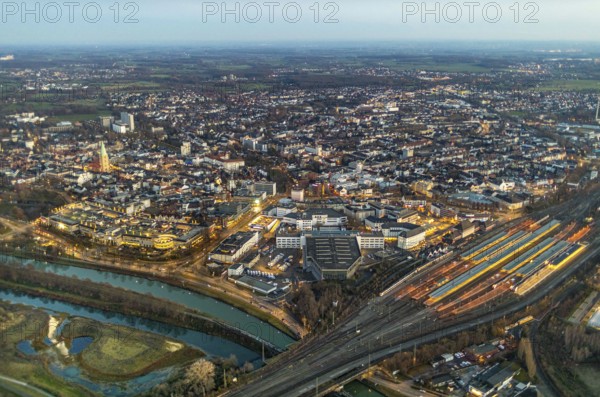 Aerial view, overview of Hamm at night, technical town hall, station forecourt, Alleecenter ECE, Luther church in the Luther quarter, Bockum-Hövel, Hamm, Ruhr area, North Rhine-Westphalia, Germany, DE, Europe, birds-eyes view, aerial view, aerial photography, aerial photography, overview, bird's eye view, night view, twilight shot, Hamm at night