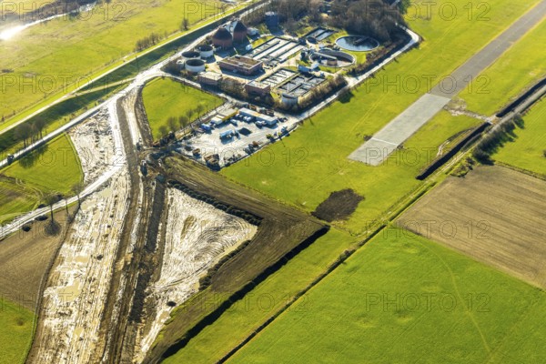 Aerial photo, Lippewiesen, reconstruction of Lippe meadows between Hamm-Lippewiesen airfield and Lippe, EDLH, runway extension in the approach area of runway 24 and runway 06, Heessen, Hamm, Ruhr area, North Rhine-Westphalia, Germany, DEU, Europe, birds-eyes view, aerial photo, aerial photography, aerial photography, overview, overview, bird's eye view, Lippe, Lippe dam, dam relocation, extension of Hamm airfield runway, special airfield