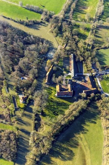 Aerial view, Schloss Heessen public school and boarding school, Hamm, Ruhr area, North Rhine-Westphalia, Germany, DE, Europe, aerial view, aerial photography, aerial photography, park, castle, castle garden, Schlossstraße, overview, bird's-eye view, woodland, birds-eyes view, overview
