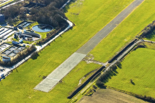 Aerial photo, Lippewiesen, reconstruction of Lippe meadows between Hamm-Lippewiesen airfield and Lippe, EDLH, runway extension in the approach area of runway 24 and runway 06, Heessen, Hamm, Ruhr area, North Rhine-Westphalia, Germany, DEU, Europe, birds-eyes view, aerial photo, aerial photography, aerial photography, overview, overview, bird's eye view, Lippe, Lippe dam, dam relocation, extension of Hamm airfield runway, special airfield