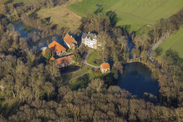 Aerial view, Schloss Ermelinghof, castle park, Hamm, Ruhr area, North Rhine-Westphalia, Germany, DE, Europe, Geinegge, Haus Ermelinghof, Haus Ermelinghoff, manor house, manor buildings, estate, aerial photograph, aerial photography, aerial photography, castle, pond, overview, bird's-eye view, former manor, overview