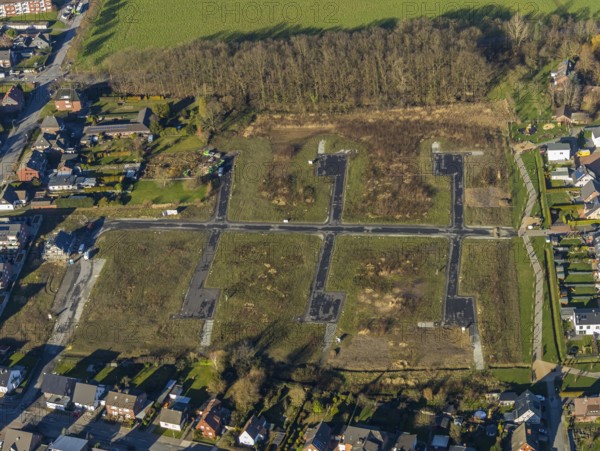 Aerial view, residential park Schulze-Everding, 2nd construction phase, new construction area, Bockum-Hövel, Hamm, Ruhr area, North Rhine-Westphalia, Germany, Am Eversbach, construction work, construction vehicles, construction area, construction site, building plots, construction measure, construction project, construction site, DE, development, Europe, capacity requirements, aerial view, aerial photography, aerial photography, new construction, overview, bird's eye view, meadows and fields, birds-eyes view, overview