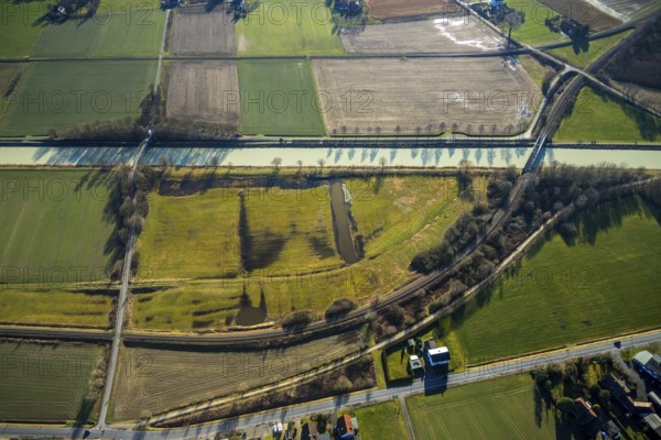 Aerial view, meadows and fields at the Datteln-Hamm canal, planned ice nature reserve, BUND support, enbahnbrücke, Haaren, Hamm, Ruhr area, North Rhine-Westphalia, Germany, railway tracks, bridge, DE, Europe, aerial view, aerial photography, aerial photography, overview, bird's-eye view, overview