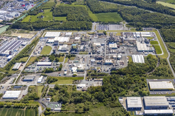 Aerial view, Uentrop DuPont plant, overview of the Dupont chemical plant, plastics plant, high-performance plastics Zytel®HTN, Hamm, Ruhr area, North Rhine-Westphalia, Germany, DE, Europe, birds-eyes view, aerial photograph, aerial photography, aerial photography, overview, bird's eye view