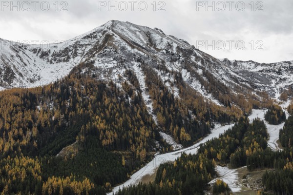 Autumn atmosphere, snow at the summit, autumn leaves, Eisenerzer Reichenstein, Präbichl, Styria, Austria