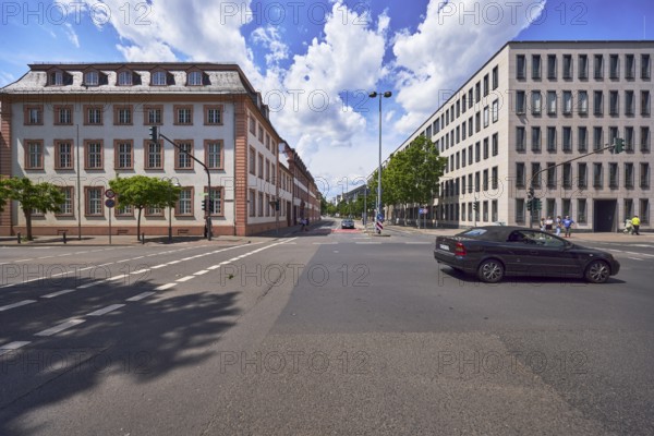Mainz State Museum, Cultural History Museum, Ministry of Climate Protection, Environment, Energy and Mobility, Ministry of the Environment, Marstall, historic building, Baroque style, modern architecture, lantern, traffic light crossing, street, traffic area, car, vehicle, pedestrian as a secondary motif, blue sky, cumulus clouds, Große Bleiche, Bauhofstraße and Flachsmarktstraße intersection, Mainz, state capital, district-free city, Rhineland-Palatinate, Germany