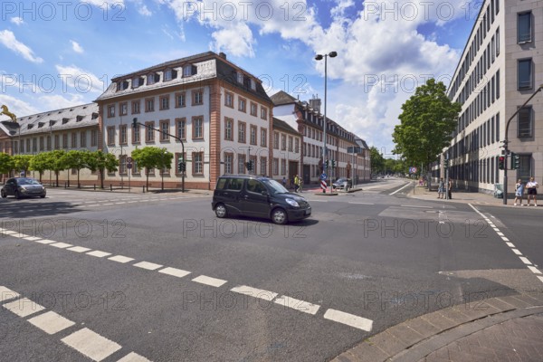 Mainz State Museum, Marstall, historic building, Baroque style, cultural history museum, traffic light crossing, lantern, modern architecture, blue sky, cumulus clouds, intersection of Große Bleiche, Bauhofstraße and Flachsmarktstraße, Mainz, state capital, district-free city, Rhineland-Palatinate, Germany