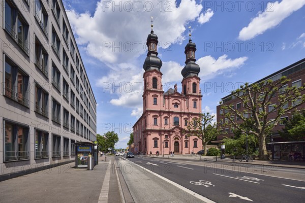 St. Peter church, double tower, onion tower, rococo style, general architecture, modern buildings, bus stop, street, lanes, directional arrows, trees, blue sky, cumulus clouds, street Große Bleiche, Mainz, state capital, district-free city, Rhineland-Palatinate, Germany