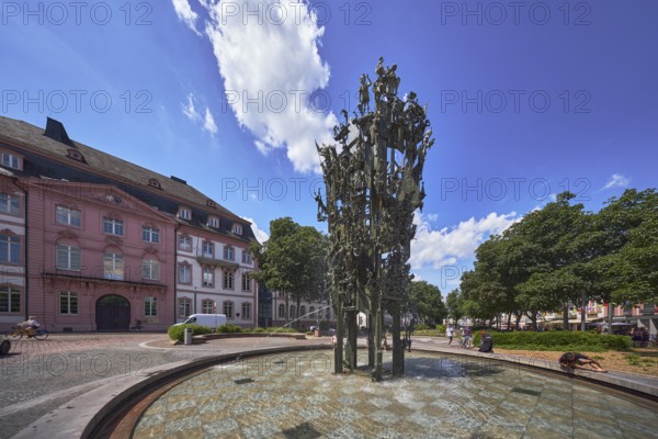 Shrove Tuesday fountain, fountain with bronze sculptures, sculptor Blasius Spreng, architect Helmut Gräf, general architecture, houses, pedestrians and seated people as secondary motifs, trees, blue sky, cumulus clouds, Schillerplatz square, Mainz, state capital, district-free city, Rhineland-Palatinate, Germany