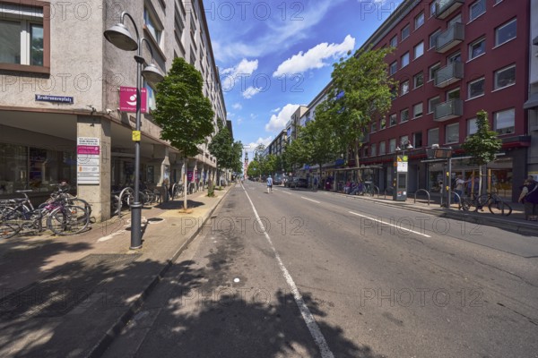 Residential and commercial buildings, general architecture, traffic area, street, lantern, bus stop Neubrunnenplatz, sidewalk, solid line, lanes, blue sky, cumulus clouds, cirrostratus clouds, street Große Bleiche, Mainz, state capital, district-free city, Rhineland-Palatinate, Germany