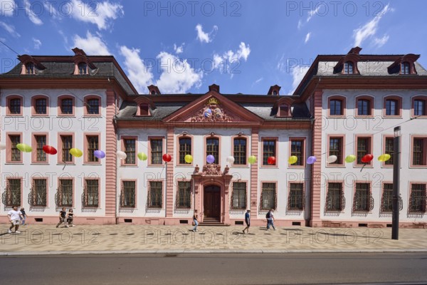 Erthaler Hof, Adelshof, classicism style, façade with windows and door, historic building, lantern, decoration, lanterns, pedestrians as accessories, blue sky, cumulus clouds, street Schillerstraße, Mainz, state capital, district-free city, Rhineland-Palatinate, Germany