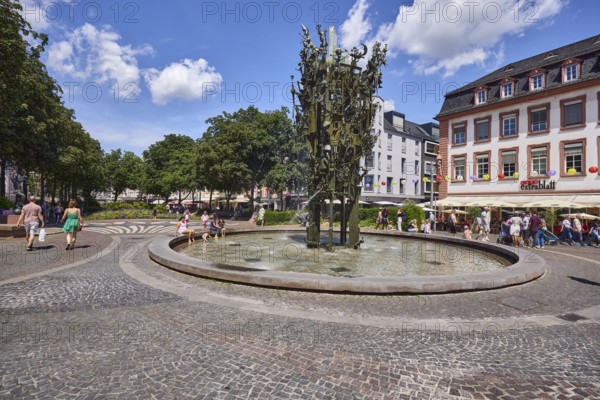 Cafe Extrablatt, carnival fountain, fountain with bronze sculptures, sculptor Blasius Spreng, architect Helmut Gräf, paving stone square, general architecture, building, outdoor area, café, flower bed, trees, pedestrians and seated people as secondary motifs, blue sky, cumulus clouds, Schillerplatz, Mainz, state capital, district-free city, Rhineland-Palatinate, Germany