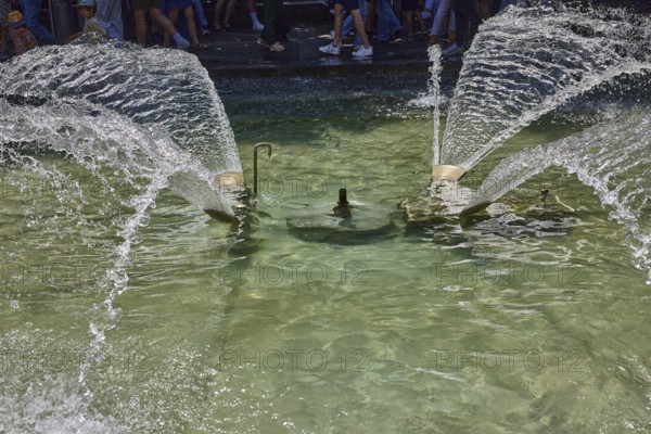 Höfchenbrunnen, fountain, water, frozen movement, details, sunny, Höfchen square, Mainz, state capital, district-free city, Rhineland-Palatinate, Germany