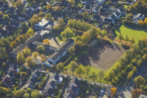 Aerial view, Erlenbachschule Hauptschule und Sportplatz Aschenplatz, autumn trees, Üntrop, Hamm, Ruhr region, North Rhine-Westphalia, Germany, education, trees in autumn colors, DE, Europe, autumn, autumn colors, autumn atmosphere, teaching institute, aerial photography, aerial photography, school, overview, birds-eyes view, overview