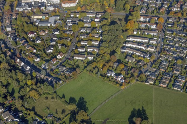 Aerial view, row house residential area Huckenholz, Üntrop, Hamm, Ruhr area, North Rhine-Westphalia, Germany, trees in autumn colors, Europe, property tax, autumn colors, autumn mood, real estate, aerial photography, aerial photography, overview, bird's eye view, residential complex, living and living, residential area, residential area, residential area, residential area, birds-eyes view, autumn trees, overview