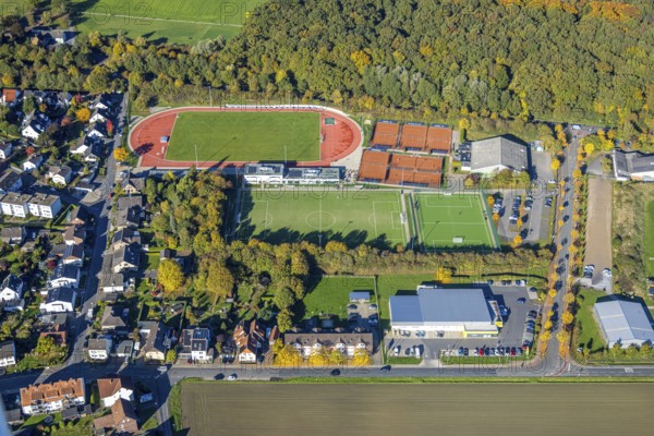 Aerial view, general view of the Hammer SC HSC sports complex in Westtünnen, tennis courts, soccer stadium and athletics stadium, archery center and von Thünen hall, small soccer field Fuchshöhle, Pilsholz Wald, Netto supermarket, Rhynern district, Hamm, Ruhr area, North Rhine-Westphalia, Germany, DE, Europe, soccer field, soccer field, soccer stadium, hammer SC (HSC), aerial photography, aerial photography, sports, sports complex, sports facilities, sports field, sports venue, stadium, tennis, tennis court, tennis club, overview, Bird's eye view, birds-eyes view, overview
