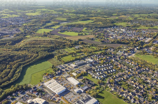 Aerial view, Herringen Park Cemetery and Hamm Crematorium GmbH, Humbert heap and autumn trees, partial view of Isenbecker Hof housing development, Neue Kolonie mining settlement, Herringen district, Hamm, Ruhr area, North Rhine-Westphalia, Germany, workers' housing settlement, burial ground, Bergehalde, DE, Europe, cemetery, memorial, Gottesacker, property tax, graves, real estate, aerial photography, aerial photography, resting place, overview, bird's eye view, residential complex, housing and living, residential area, quality of living, residential district, residential area, birds-eyes view, overview