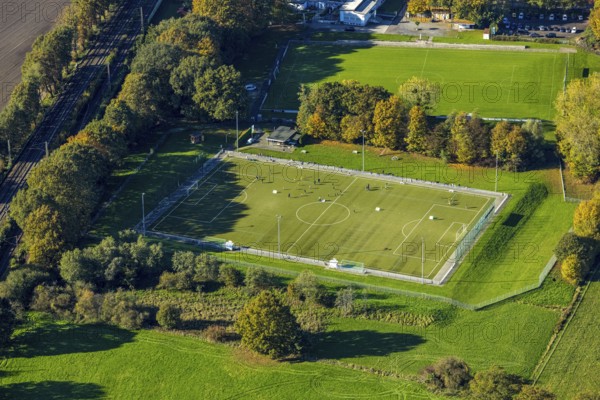 Aerial view, soccer stadium sports ground TuS 1910 Wiesergofen, surrounded by autumn trees, young people training, Pelcum district, Hamm, Ruhr area, North Rhine-Westphalia, Germany, DE, Europe, soccer field, soccer stadium, aerial photography, aerial photography, sports complex, sports field, overview, birds-eyes view, overview