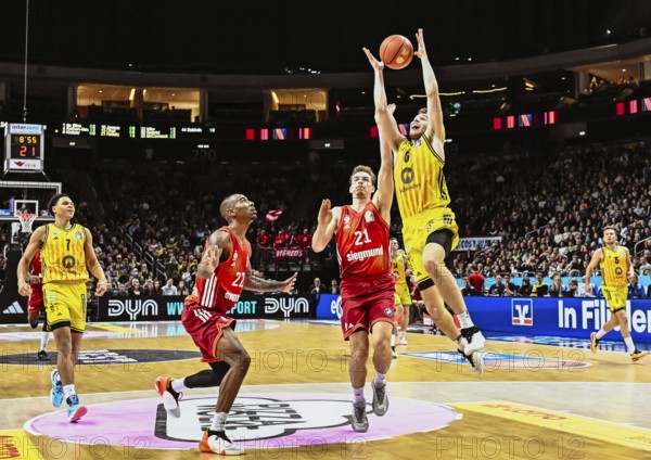 Basketball BBL Bundesliga, Alba Berlin - FC Bayern Munich Basketball from left Jack Kayil (Alba Berlin), Isiaha Mike (FC Bayern Basketball), Justus Hollatz (FC Bayern Basketball), Malte Delow (Alba Berlin) Duel, Duel, Fight, Tackle