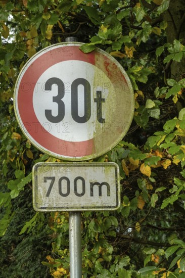 Raesfeld, NRW, Germany, Old traffic sign indicating a 30-ton weight limit ahead for 700 meters