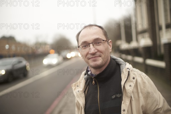 Contentment, daily life, street, portrait, Northern European ethnicity, London, Great Britain, traffic, road, commute, satisfied mimic