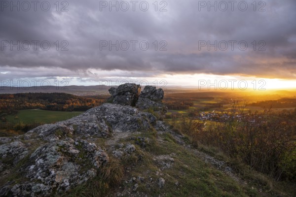 Rain and sun alternating — dramatic autumn atmosphere at the Hohenstaufen Spielburg Nature Reserve. View of the Swabian Alps, Göppingen and Stuttgart