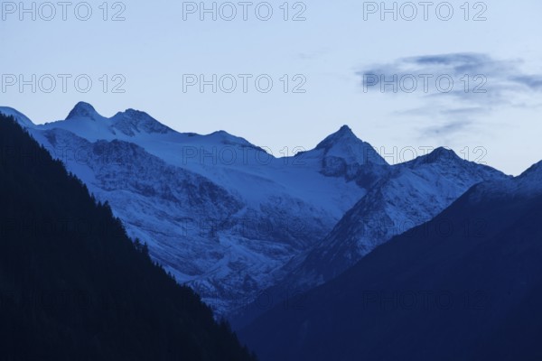 Stubai Glacier with Mount Zuckerhütl at dusk, Neustift im Stubai Valley, Stubai Valley, Stubai, Tyrol, Austria