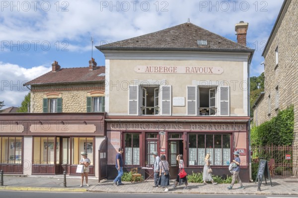 The historic Auberge Ravoux (also Maison de Van Gogh) in traditional construction with the inscription Auberge Ravoux and Commerce de Vins Restaurant on the ground floor, known as the last place of residence of painter Vincent van Gogh, in Auvers-sur-Oise, Val-d'Oise region, Ile-de-France, France