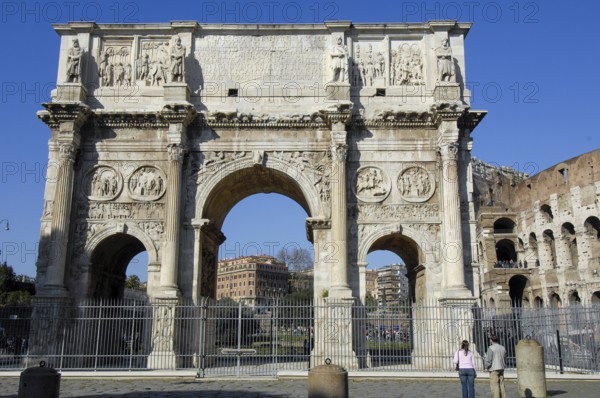 Protected Arch of Constantine with marble reliefs marble reliefs relief made of marble with scenes from Schalcht on the Milvian Milvian Bridge, part of the Colosseum in the background on the right, Parco Archeologico del Colosseo, Archaeological Park at the Colosseum, Rome, Lazio, Italy