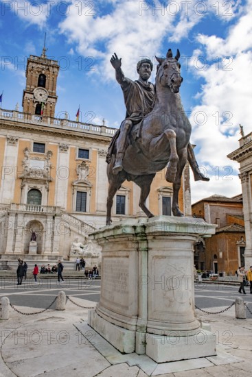 Bronze replica of historic equestrian statue of Marcus Aurelius Marcus Aurelius, showing Roman greeting, Piazza di Campidoglio, Rome, Lazio, Italy