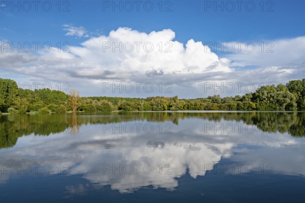 Natural landscape at Etang de Fouquenies (Fouquenies pond), a fishing lake near Beauvais. The motif shows mirror-like water reflecting the dense trees and green areas of the shore as well as several wooden fishing platforms, in Fouquenies, Oise department (60), Hauts-de-France region, FranceThe Plan d'eau du Canada with platforms for fishing. photo: Hilke Maunder