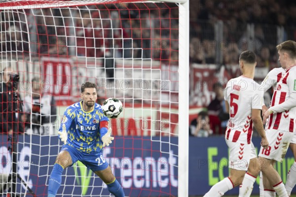 (DFL/DFB REGULATIONS PROHIBIT ANY USE OF PHOTOGRAPHS AS IMAGE SEQUENCES AND/OR QUASI-VIDEO), Rhein Energie Stadion, Cologne, North Rhine-Westphalia, Ron-Robert Zieler (1.FC Cologne, goalkeeper, #20), Tom Krauß (1.FC Cologne, midfield, #5), DFB-Pokal 1.FC Cologne, FC Bayern Munich on 29.10.2025 at the Rhein Energie Stadium in Cologne Germany