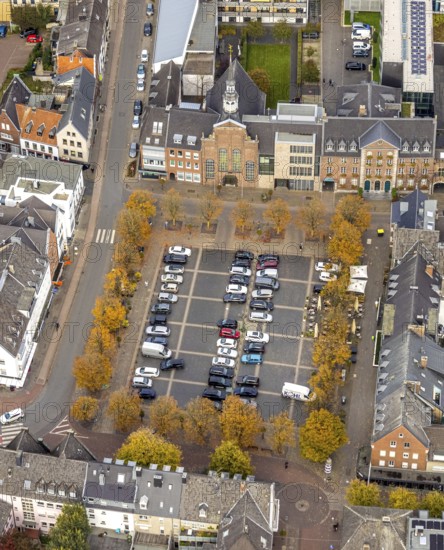 Aerial view, evangelical church Goch and town hall, market square car park surrounded by yellow autumn trees, Goch, Lower Rhine, North Rhine-Westphalia, Germany, place of worship, authority, trees in autumn colors, DE, Europe, religious community, church, church, church in autumn, religious community, denomination, aerial view, aerial photography, town hall, religion, religious site, city Management, overview, bird's eye view, birds-eyes view, autumn trees, overview