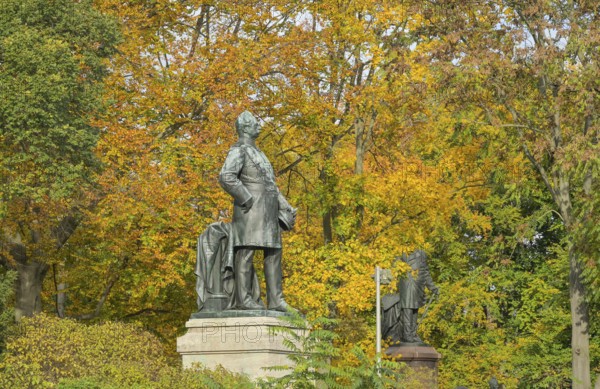 Roon Memorial, autumn in Großer Tiergarten Park, Mitte, Berlin, Germany