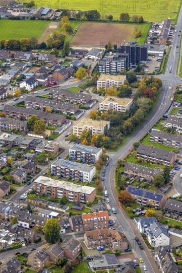 Aerial view, row house apartment houses Duvelskamp, between Westring and Mühlenstraße, autumn trees, Goch, Lower Rhine, North Rhine-Westphalia, Germany, DE, Europe, property tax, real estate, aerial photography, aerial photography, multi-family houses, apartment buildings, townhouses, overview, bird's-eye view, residential complex, living and living, residential area, residential buildings, residential quality, residential district, residential development, residential development, residential development, residential development, residential development, residential development, residential development, residential development, residential development, residential development, residential development, residential area, residential buildings, residential quality, residential district, residential development, residential development District, birds-eyes view, overview