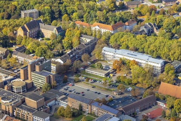 Aerial view, Wesel Town Hall, Duisburg City Training College, Wesel District Court and construction site above, construction site at Grafenring 13 residential building, autumn trees, Wesel, Lower Rhine, North Rhine-Westphalia, Germany, construction site, building land, building plots, construction project, construction site, authority, education, educational institution, trees in autumn colors, autumn, autumn colors, autumn colors, autumn forest colors, air photography, aerial photography, aerial photography, town hall, school, city administration, overview, bird's eye view, forest in autumn colors, Birds-eyes view, autumn forest, overview