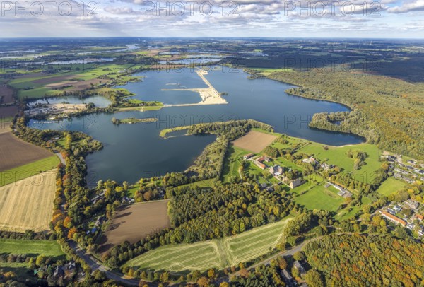 Aerial view, Diersfordter forest lake, quarry lake with gravel mining, Diersfordt Castle, Bislich, Wesel, Lower Rhine Westphalia, Germany, DE, Diersfordt, Europe, aerial photography, aerial photography, lake, overview, birds-eyes view, overview