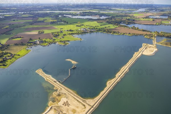 Aerial view, Diersfordter forest lake, dredging lake with gravel mining, Bislich, Wesel, Lower Rhine, North Rhine-Westphalia, Germany, DE, Diersfordt, Europe, aerial photography, aerial photography, lake, overview, birds-eyes view, overview