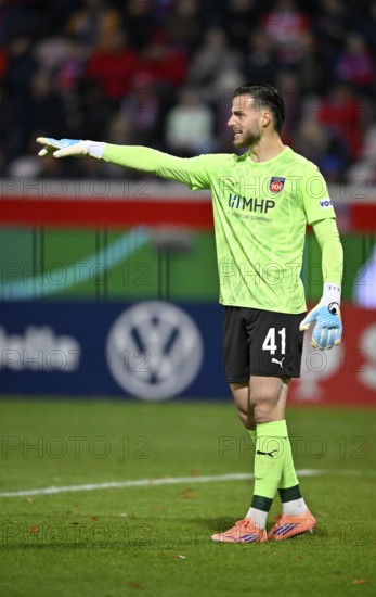 Goalkeeper Kevin Müller 1. FC Heidenheim 1846 FCH (01) gesture gesture DFB-Pokal, Voith-Arena, Heidenheim, Baden-Württemberg, Germany