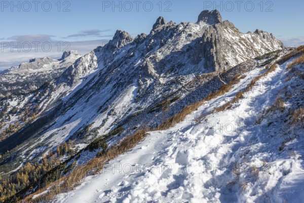 Autumn atmosphere, snow on mountain peaks, Vordernberger Griesmauer, Eisenerzer Alps, Styria, Austria
