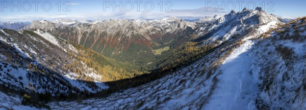 Autumn atmosphere, snow on mountain peaks, autumn foliage, Hochschwabmassiv, Vordernberger Griesmauer, Eisenerzer Alps, panoramic view, Styria, Austria