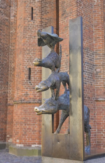 Statue, memorial, Town Musicians of Bremen, Old Town, Riga, Latvia